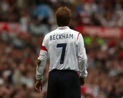 小贝在皇马和国家队四面楚歌 伦敦两强终抛出橄榄枝