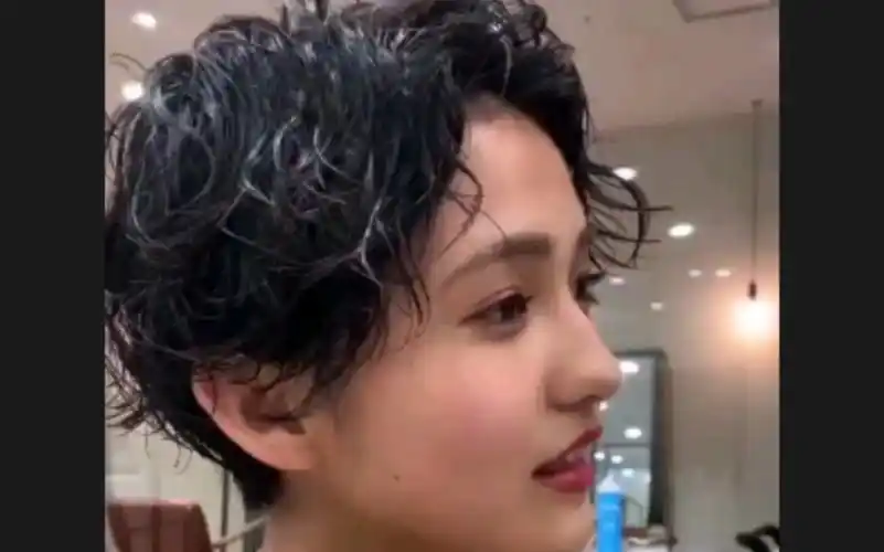 【女生发型推荐】女生短发发型羊毛复古小卷,让你的颜值气质更上一个