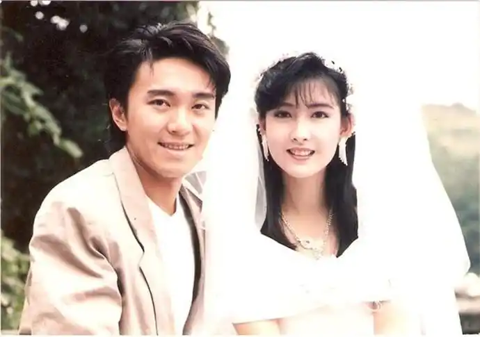 周慧敏与星爷周星驰的剧照