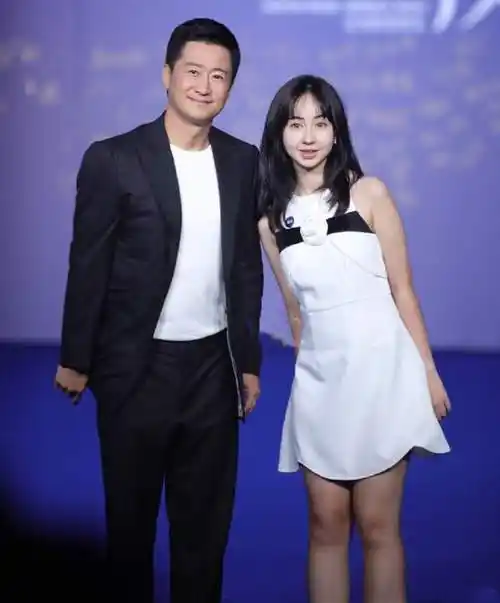 这一夜,袁咏仪勒出副乳,冯小刚忘词太尴尬,张子枫意外惊艳|沈腾|谢楠