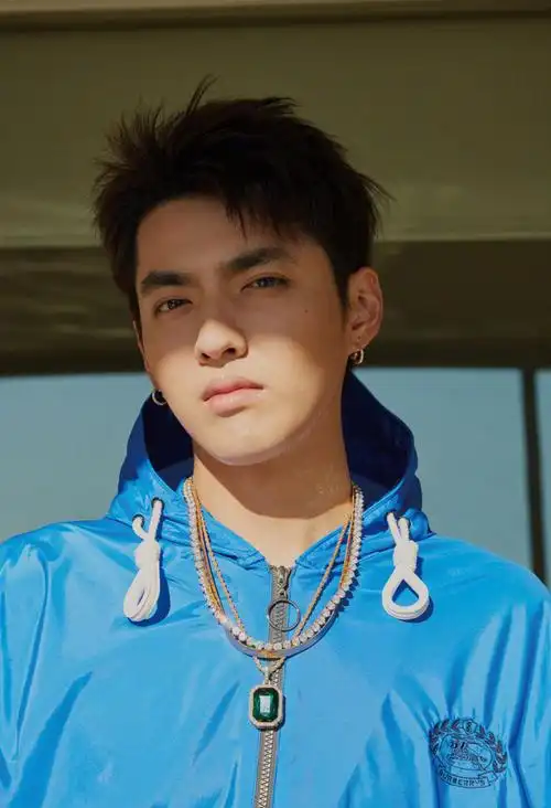 吴亦凡超帅时尚杂志封面大片