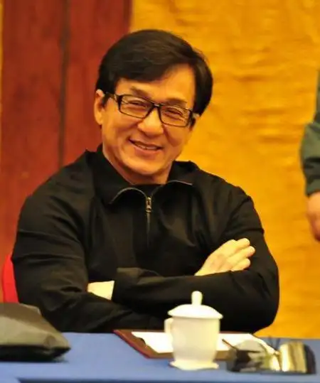 【业界】成龙开会10分钟被求签名3次发飙