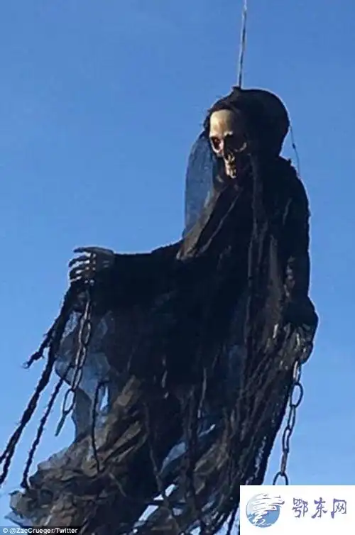 小镇惊现摄魂怪 半空中幽灵游荡网友大呼可怕!