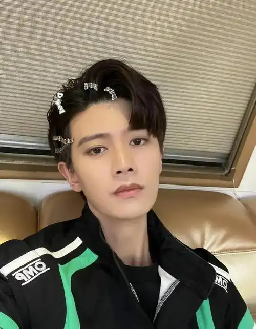 任嘉伦烈焰开播国超你又帅回来啦