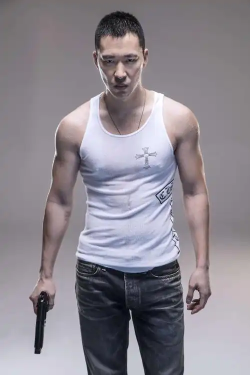 黄立行肌肉男形象抢镜曾在美国学习表演2年