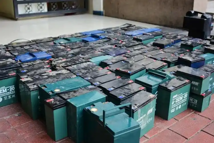 电车换电瓶要多少钱(换铅酸电池还是锂电池更加耐用,划算)-风水人