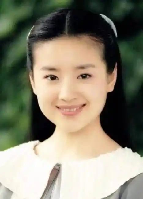 "白莲花"董洁和潘粤明,梁朝伟,王大治的爱恨情仇_张艺谋_周迅_小时候