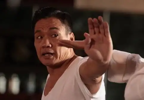 人混了很多年仍然是默默无闻……比如在tvb就有很多一直演配角的演员