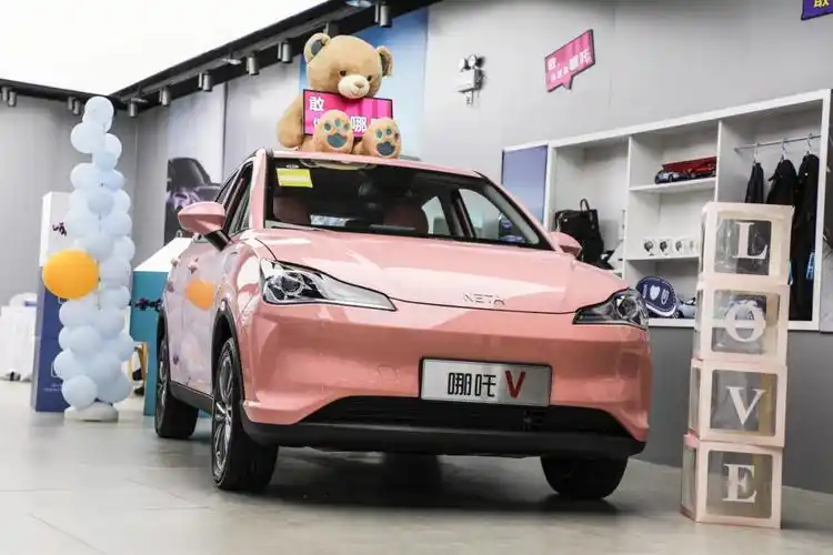 哪吒v全新新能源纯电动哪吒汽车哪咤v