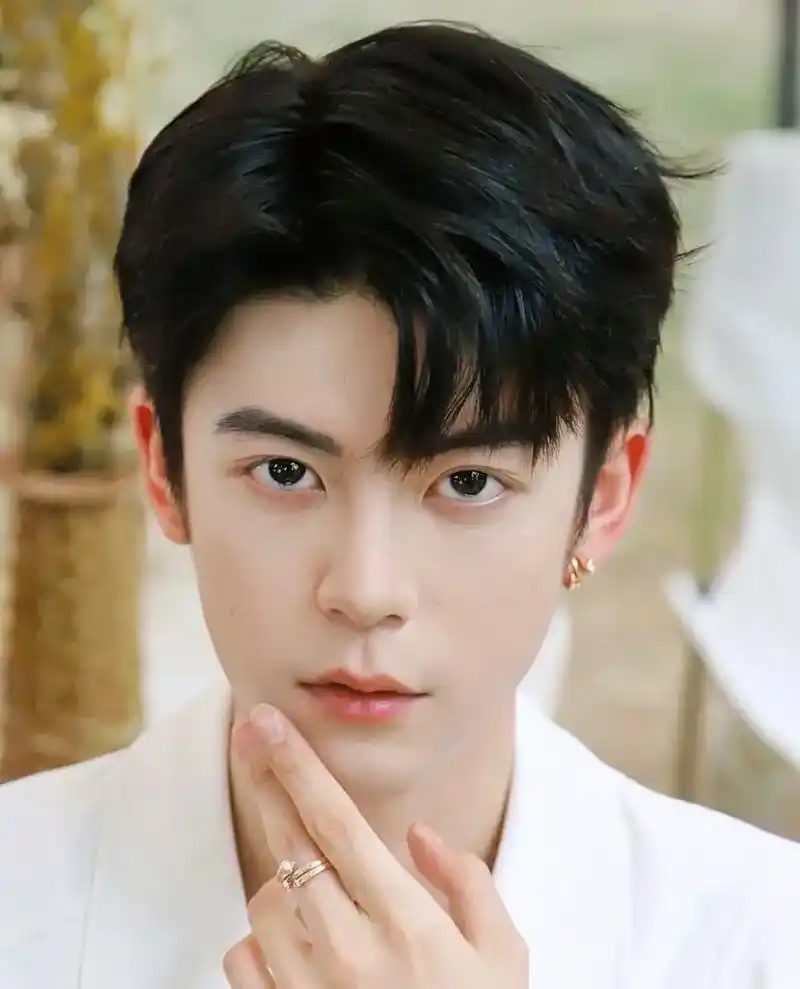 男士发型三七推荐.一款简单易打理的三七分发型!