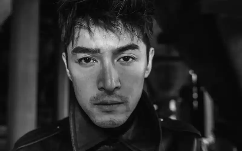 胡歌黑白气质大片桌面壁纸