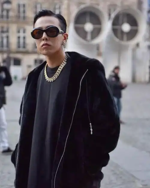 现如今的明星和潮人,不模仿权志龙的风格就不会穿衣服了?