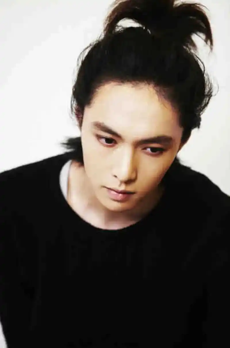 张艺兴出道10周年 要不是知道这是十年前,我还真不知道这是 - 抖音