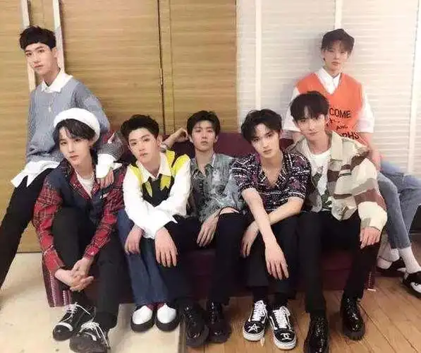 范丞丞私下与队友聚餐被拍气氛融洽破退团不和传闻