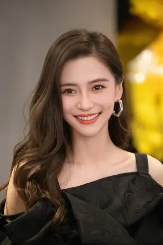 1030angelababy波浪长发微卷红唇巧笑嫣然感受angelababy的撩人魅力