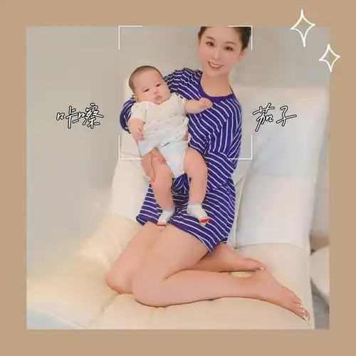 李小萌生二胎后健身照流出穿白背心扎葫芦辫娃娃脸微胖真减龄