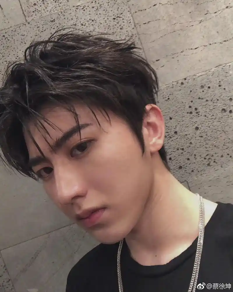 一些自拍蔡徐坤dou小助手