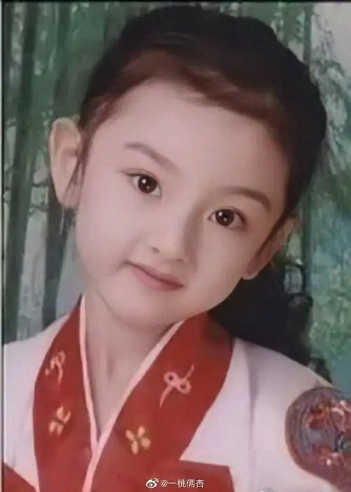 又复习了一遍祖儿小时候的照片感慨鹅小时候就是小美人一个