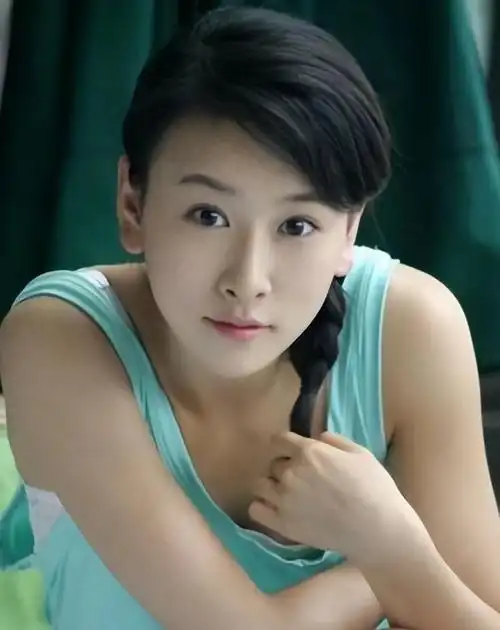 毛俊杰:演《丑女无敌》裴娜走红,隐婚生女,乘浪归来能否翻红__财经