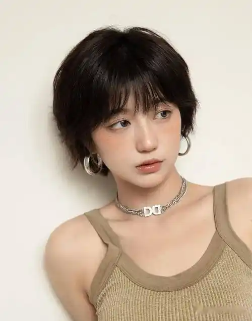 谁说超短发就是男人婆,夏季适合挂耳后脑勺饱满立体,头顶蓬松更有气质