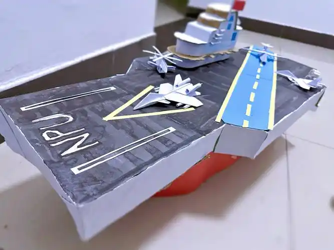 军备竞赛-瓜兵自制航母(很简陋啦~~)