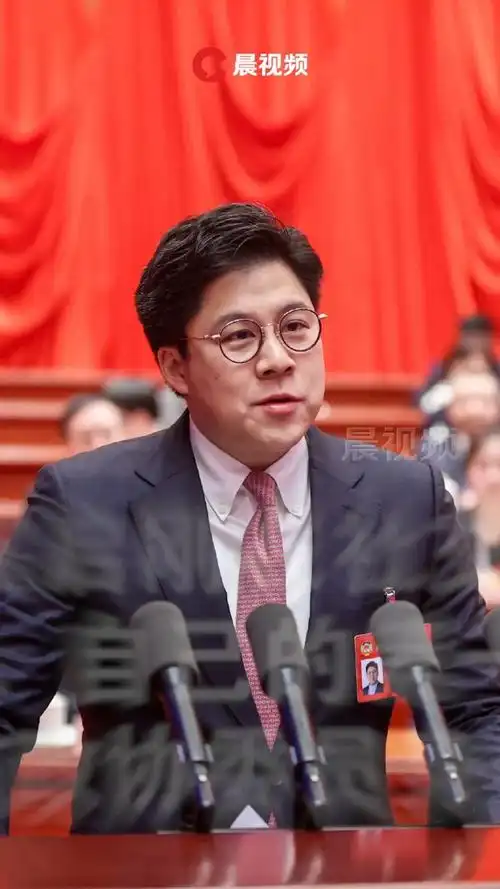 霍启刚以天津市政协委员身份赴天津履职