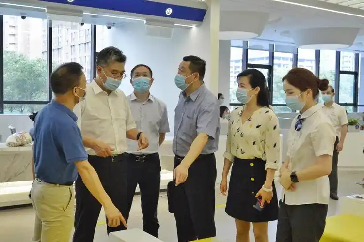 省住建厅领导谭颂方来省直公积金中心开展体验活动