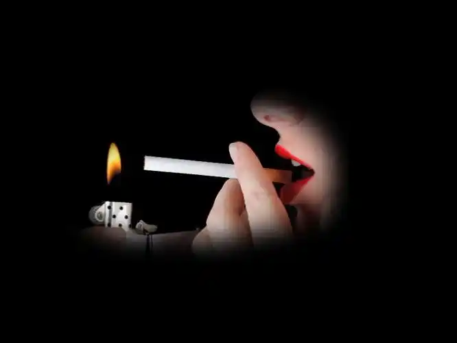 点燃一支烟,把情深种在文字里