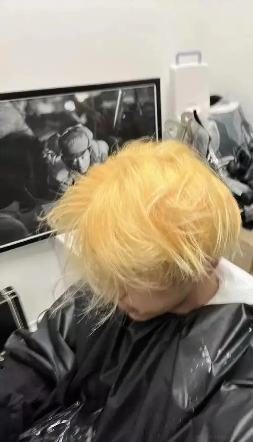 易烊千玺十稔终章皆成序##易烊千玺分享17年的自己