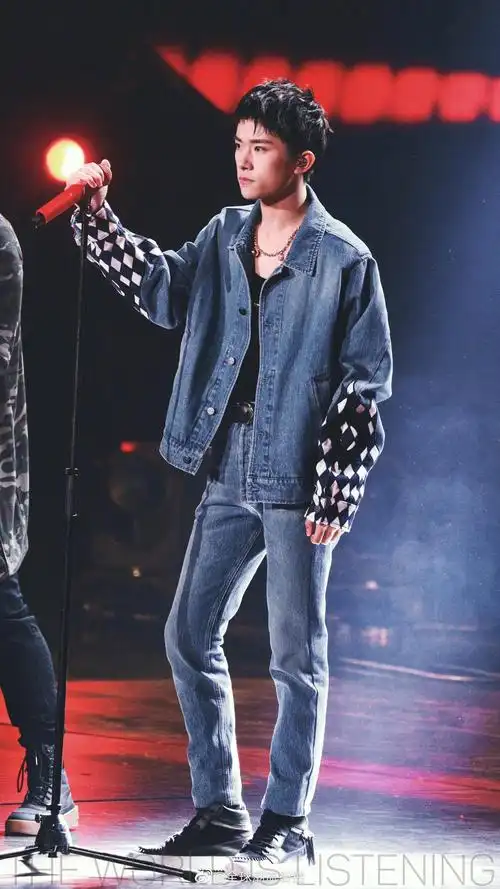 易烊千玺那些绝品牛仔衣造型,十分合格的男友风穿搭～_高清图集_新浪