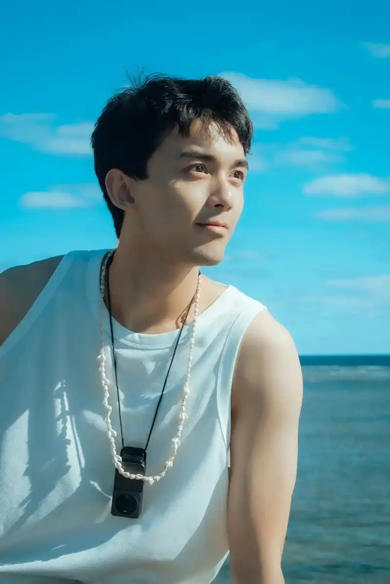 "生活暂时无解,不如出发去野. "#吴磊 #吴限云游 - 抖音