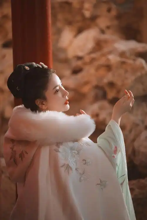 宫墙柳玉搔头纤纤红酥手寂寞酒锁春愁往事难开口汉服频道我爱古装网