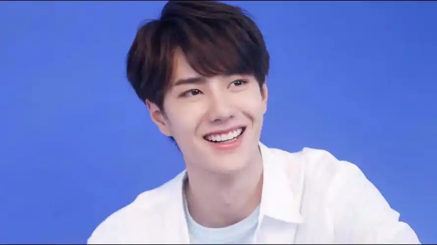 记录生活#王一博:阳光帅气,笑容可掬