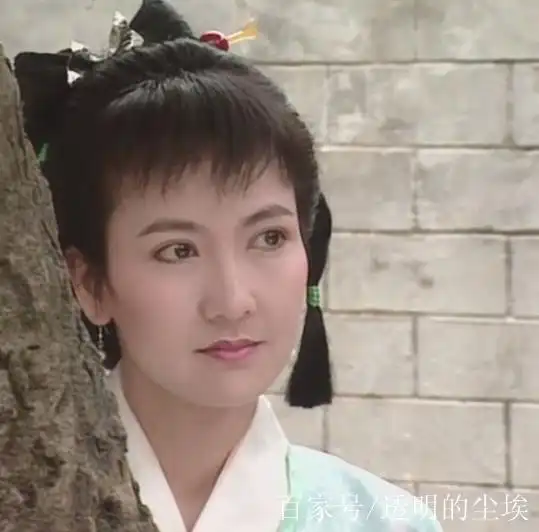 《奇幻人世间》中,陈美琪扮演的白蛇素素,拥有千年道行,幻化为人,容颜