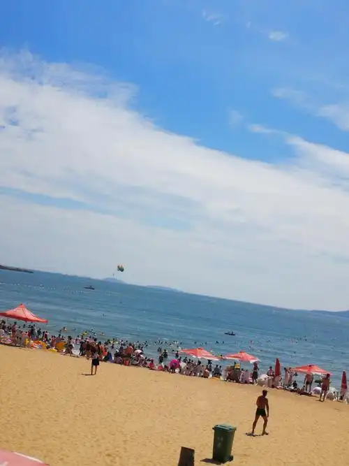 青岛旅游,海边游泳.和玩保龄球表演.2018.8.26.高鹤珍制作.