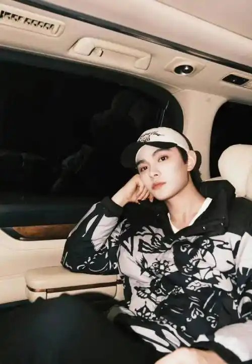 1娱瓜:钟汉良热巴龚俊成毅王一博唐嫣张若昀金晨毛晓彤丁禹兮_行程表