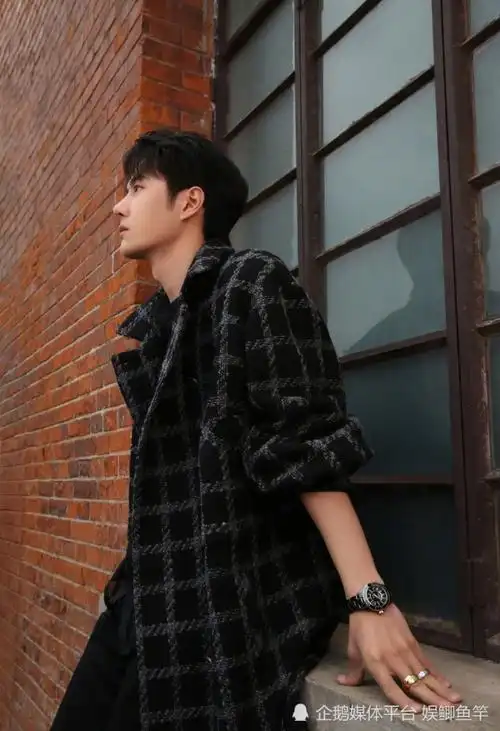 内娱顶流男星王一博帅气造型相当惊艳被网友夸爆了