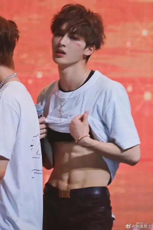 男星的身材##王嘉尔鲨鱼线##男星热点