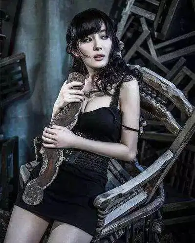 10年前杨幂还徘徊在2线无奈拍了这种照片胸真是大