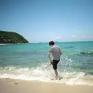 好看的在海边看海的男生微信头像图片【点击鼠标右键下载】