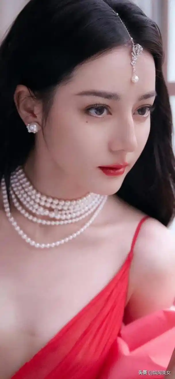 性感的迪丽热巴全面屏高清壁纸大赏