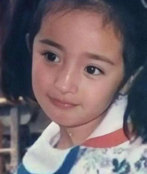5岁小糯米照片被公开,看到真实颜值后,难怪杨幂这样不愿公开!