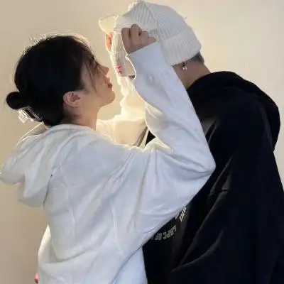 ins真人恩爱情头请告诉桃花 今年不开了好吗_情侣头像_我要个性网