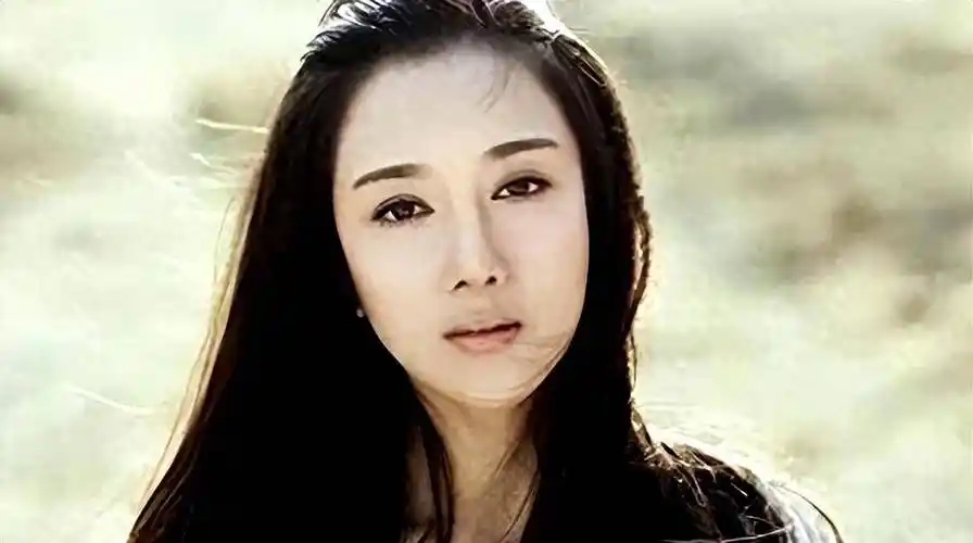 李依晓:曾是古装第一美人,被狗咬毁容后,40岁靠演坏女人翻身_叶璇