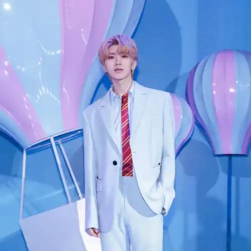 饭团我分享了由@超级星饭团组织的「年度最佳男艺人」应援活动,蔡徐坤