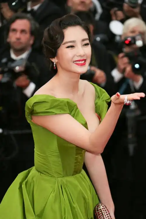 张雨绮初中因为颜值被全校围观#张雨绮受邀参加2013年戛纳电影节红毯