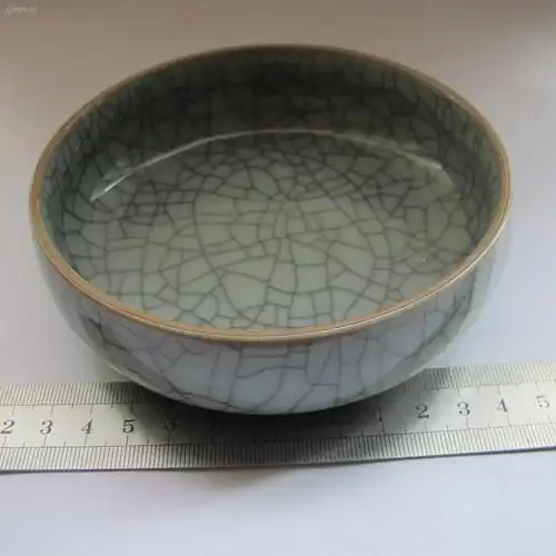 清代哥窑开片瓷器型周正古朴典雅釉水滋润金丝铁线开片非常漂亮年代