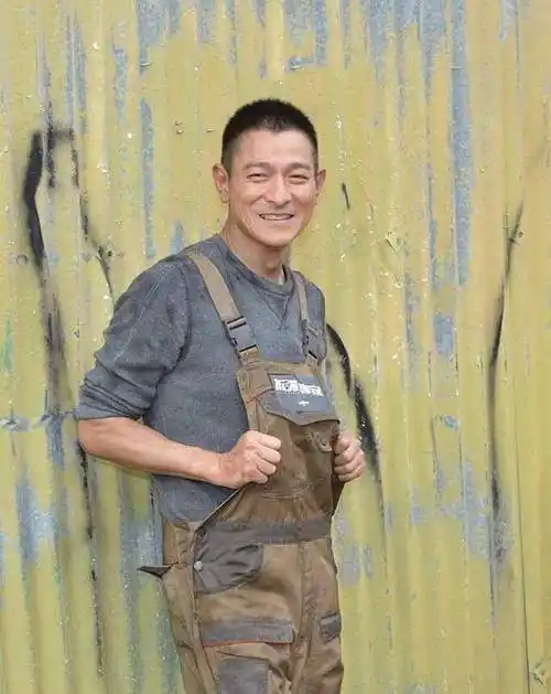 除了谢霆锋,刘德华也可以驾驭所有的发型,最后一个让人上瘾_白发_显得