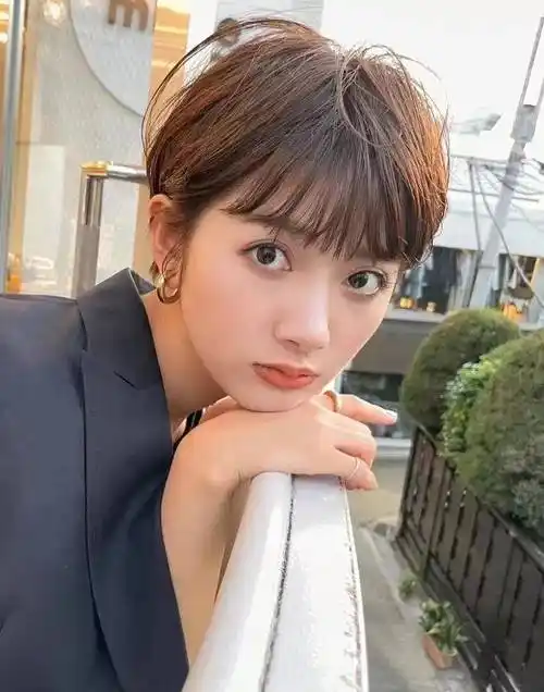 今年流行露耳纹理烫,洋气又显脸小,堪比整容_发型_头发_自然