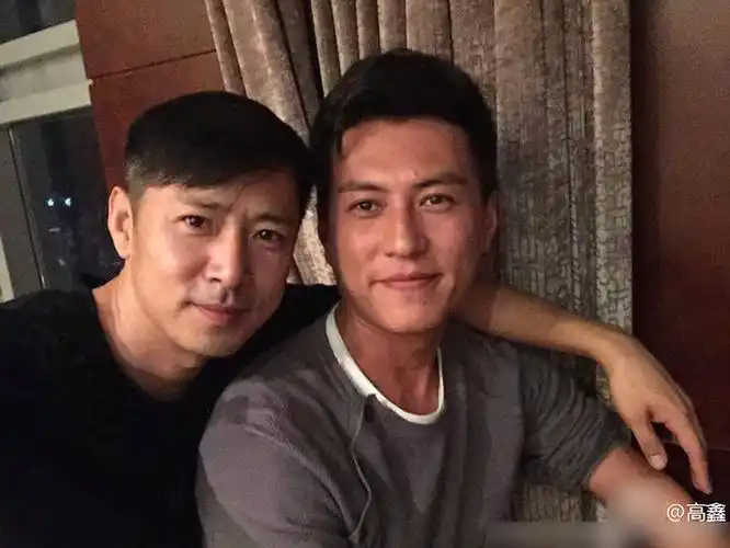 [nextpage]王凯,高鑫喝交杯酒.[nextpage]王凯,靳东.